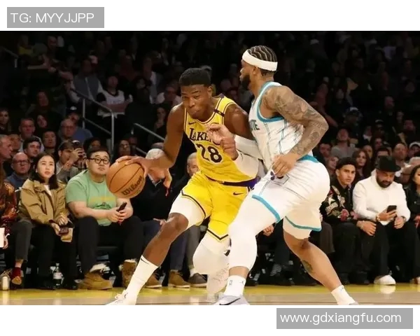 2007年湖人与黄蜂激战回顾:经典对决与篮球传奇的交汇时刻 2007年湖人与黄蜂激战回顾:经典对决与篮球传奇的交汇时刻