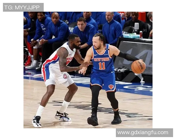 尼克斯与活塞季前赛精彩对决展现新赛季球队实力与战术风格