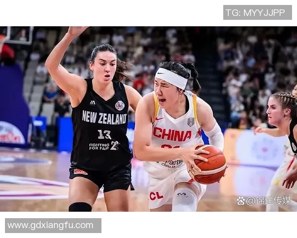 泰国女篮与中国香港女篮激战正酣争夺亚洲篮球赛重要胜利